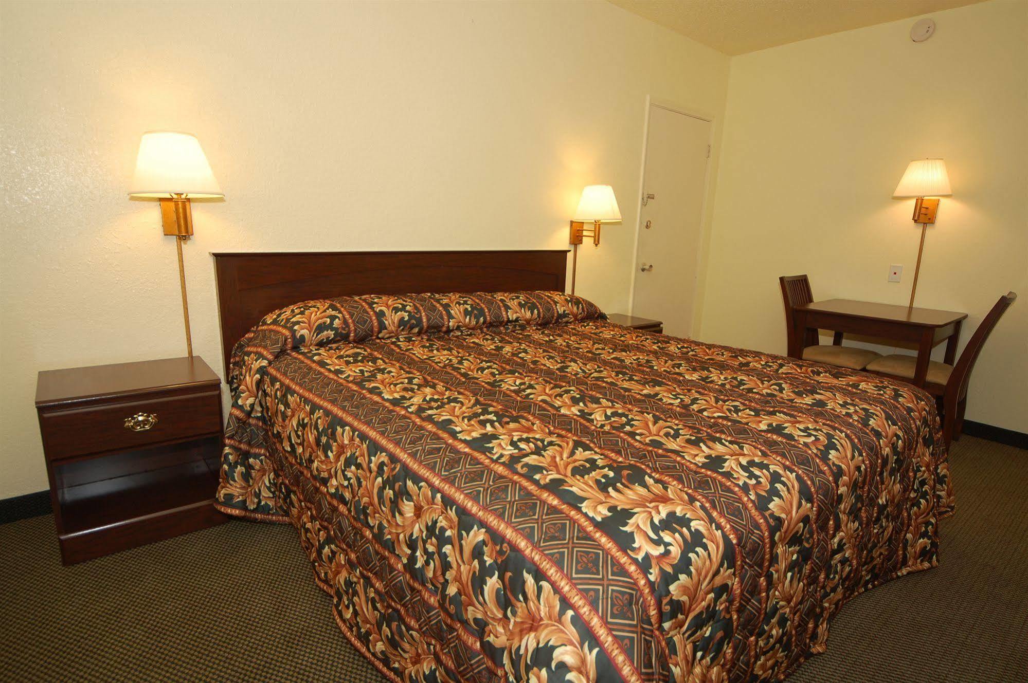 Rodeway Inn Conference Center Beaumont Exterior photo